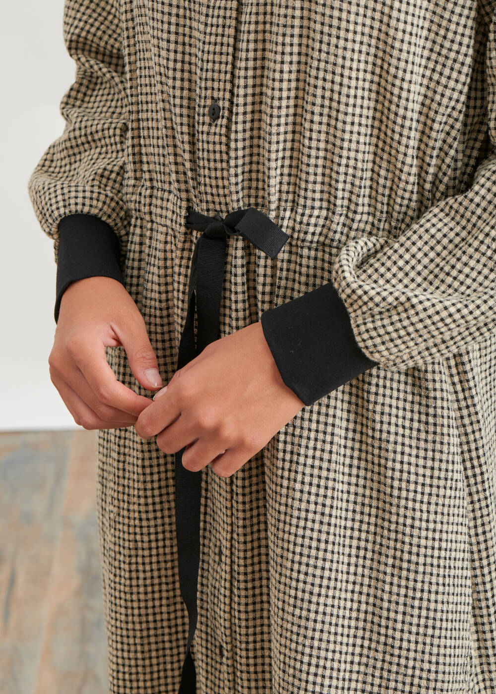 Robe chemisier longue à mini carreaux - BEIGE#couleur_BEIGE