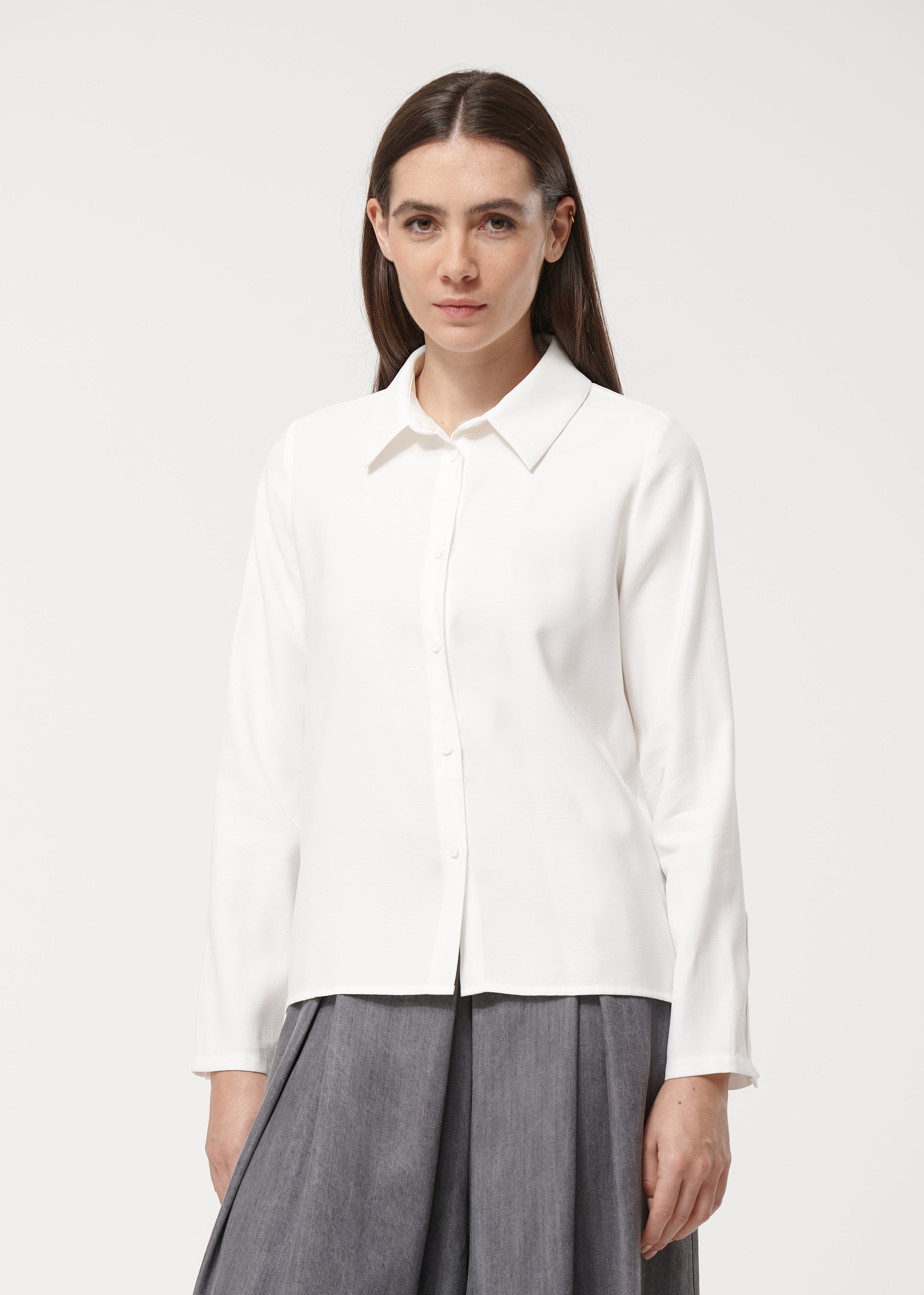Chemise blanche plissée dans le dos - ECRU#couleur_ECRU