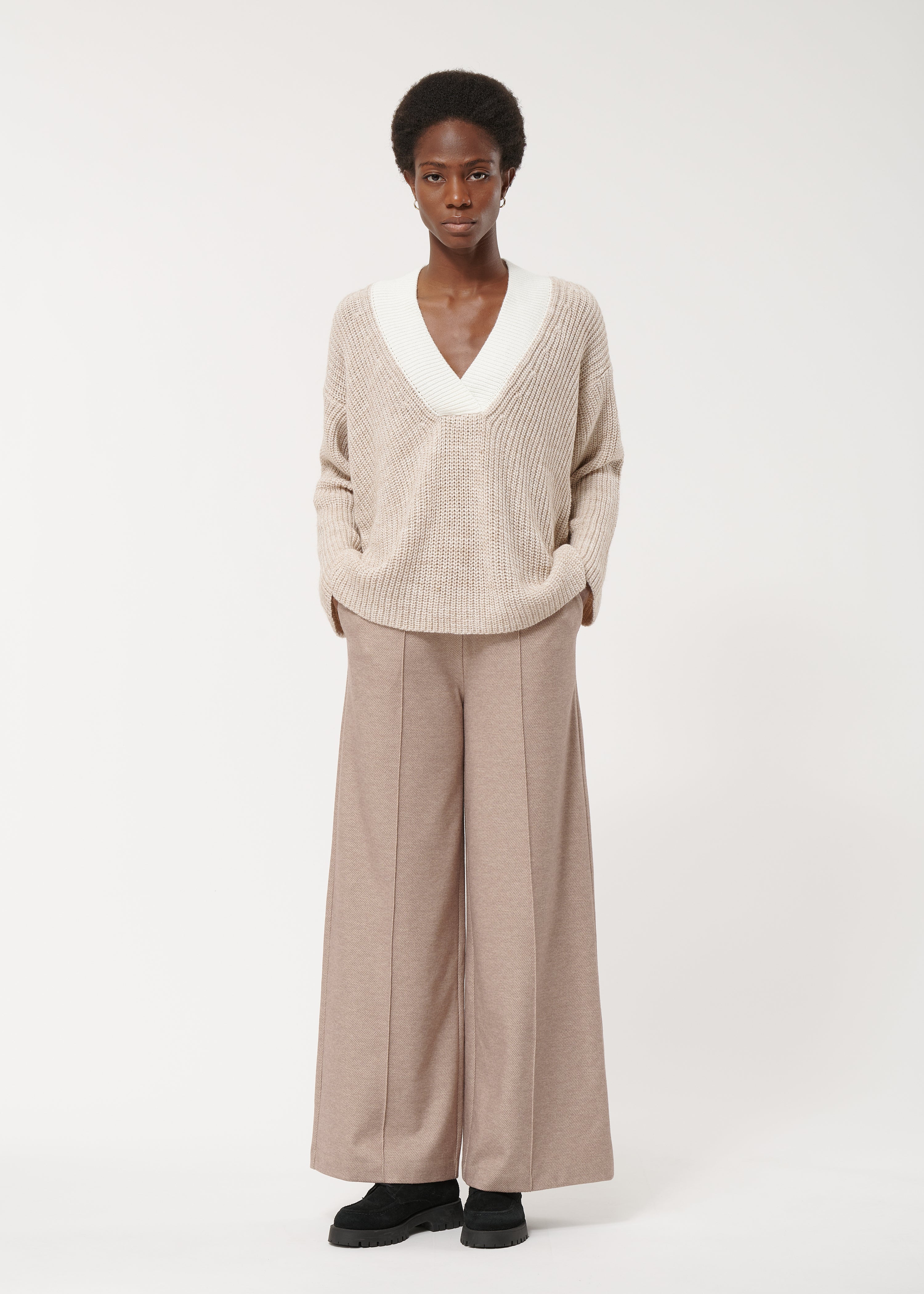 Pull beige décolleté V blanc - ECRU/BEIGE#couleur_ECRU/BEIGE