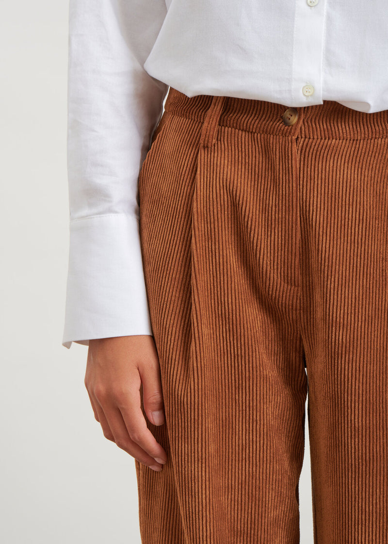 Pantalon carotte en velours côtelé - ECORCE#couleur_ECORCE