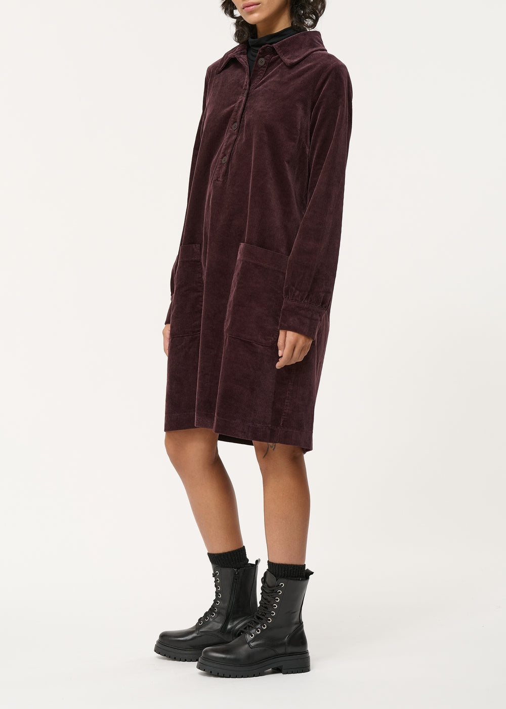 Burgundy short trapeze dress in corduroy velvet