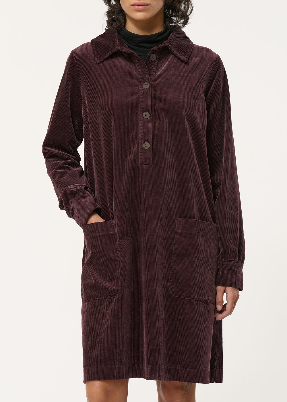 Burgundy short trapeze dress in corduroy velvet