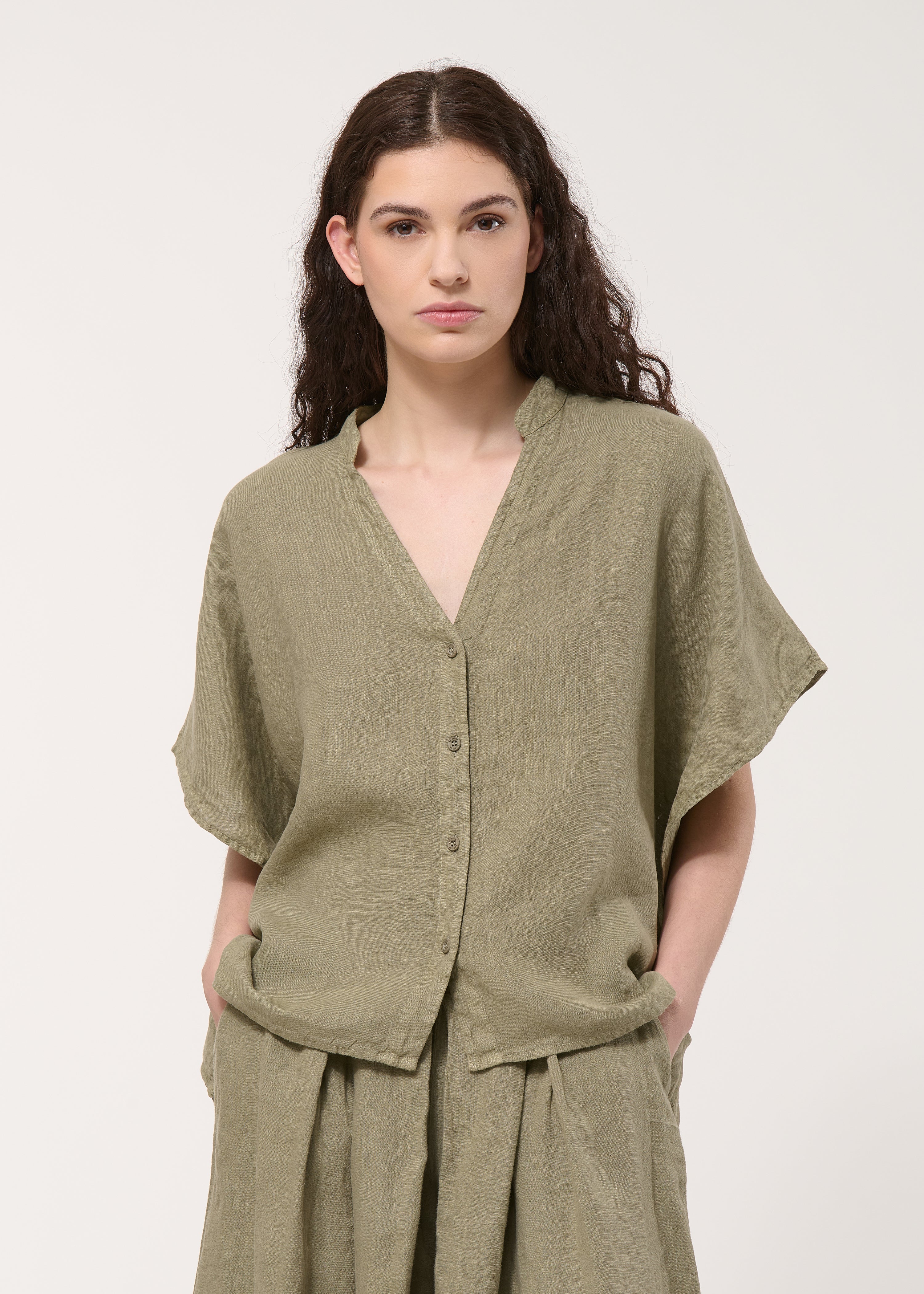 Chemisier kaki oversize en lin - ARMY#couleur_ARMY