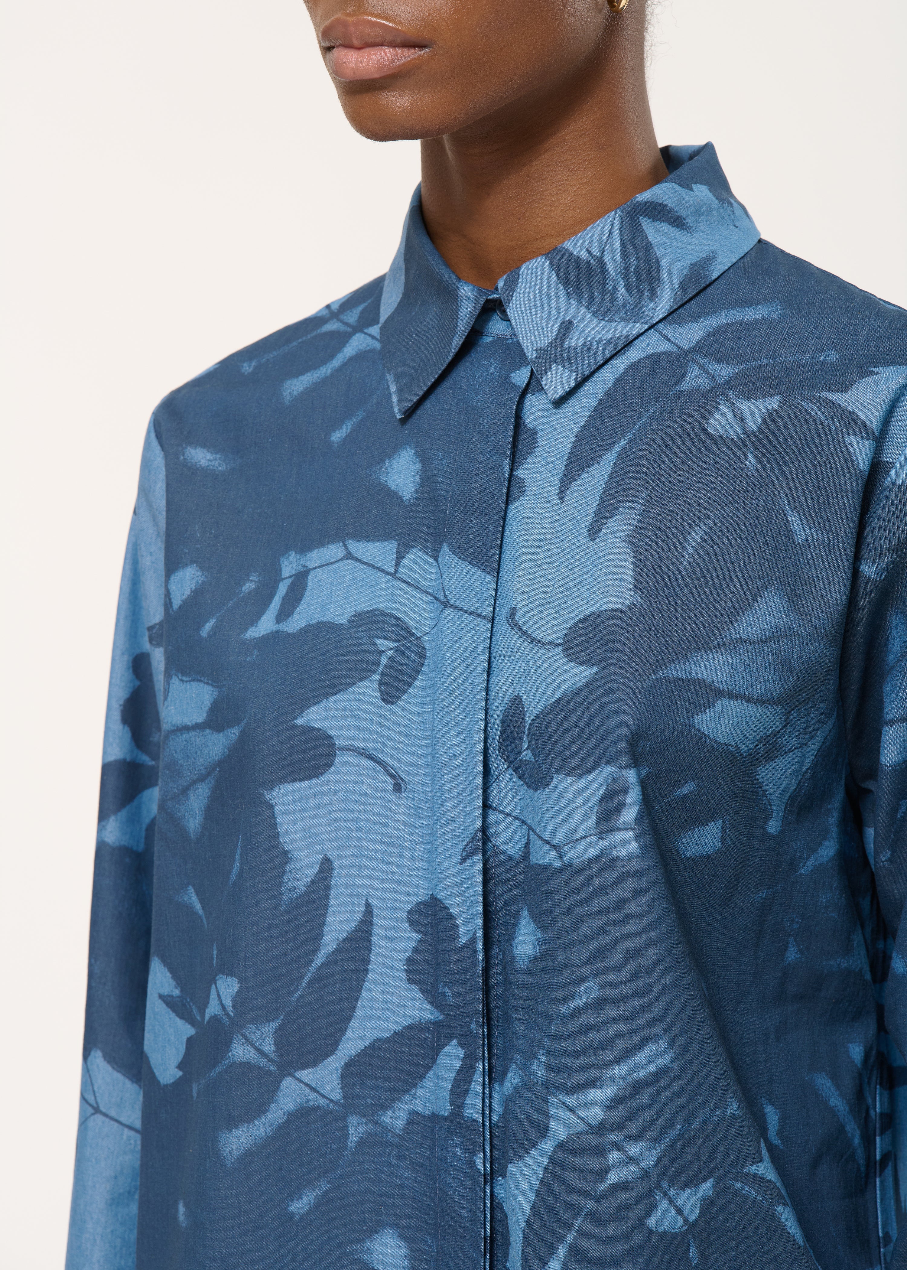 Chemise bleue oversize imprimée - NAVY/DENIM#couleur_NAVY/DENIM