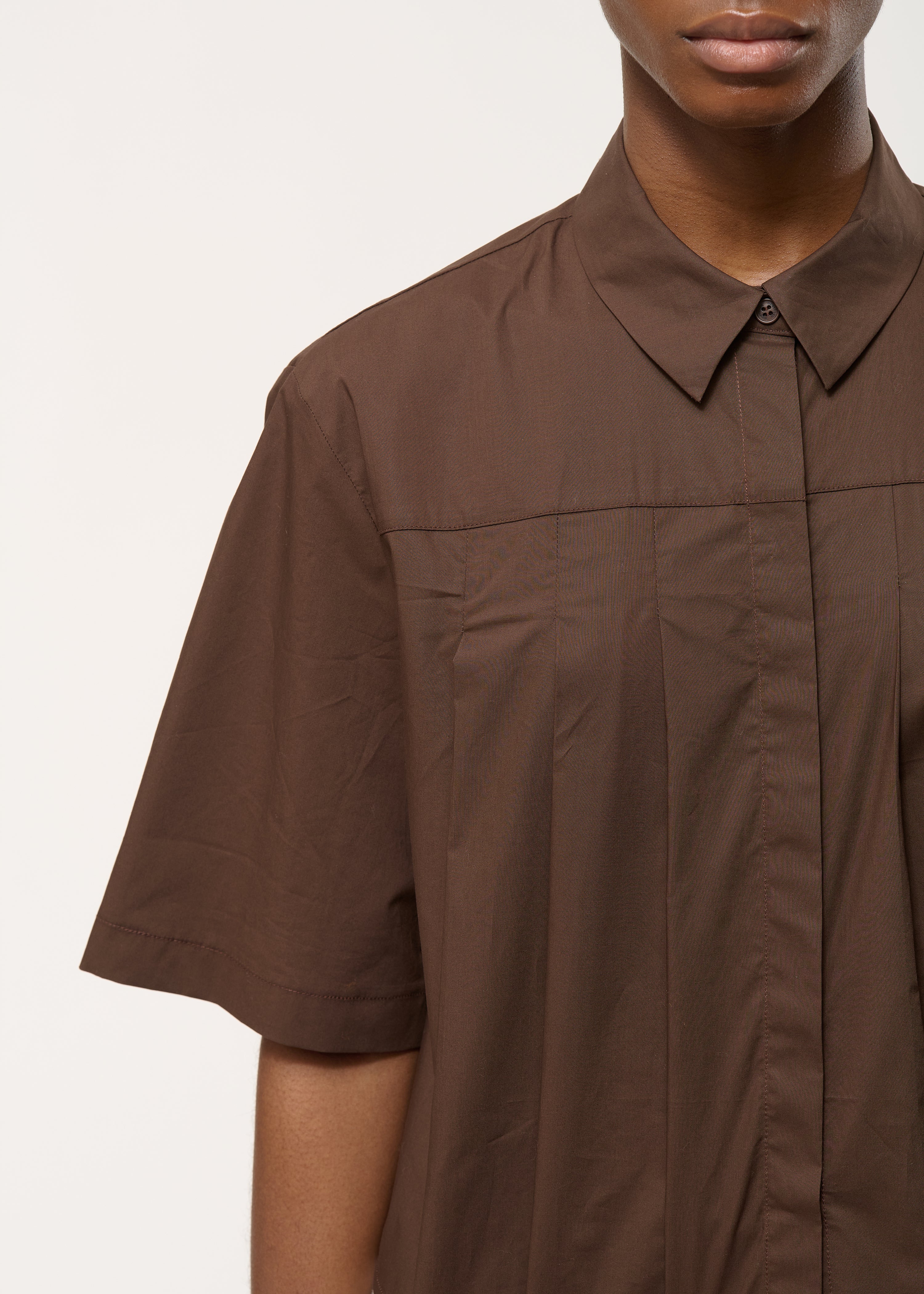 Chemise marron plissée en popeline de coton - CHOCOLAT#couleur_CHOCOLAT