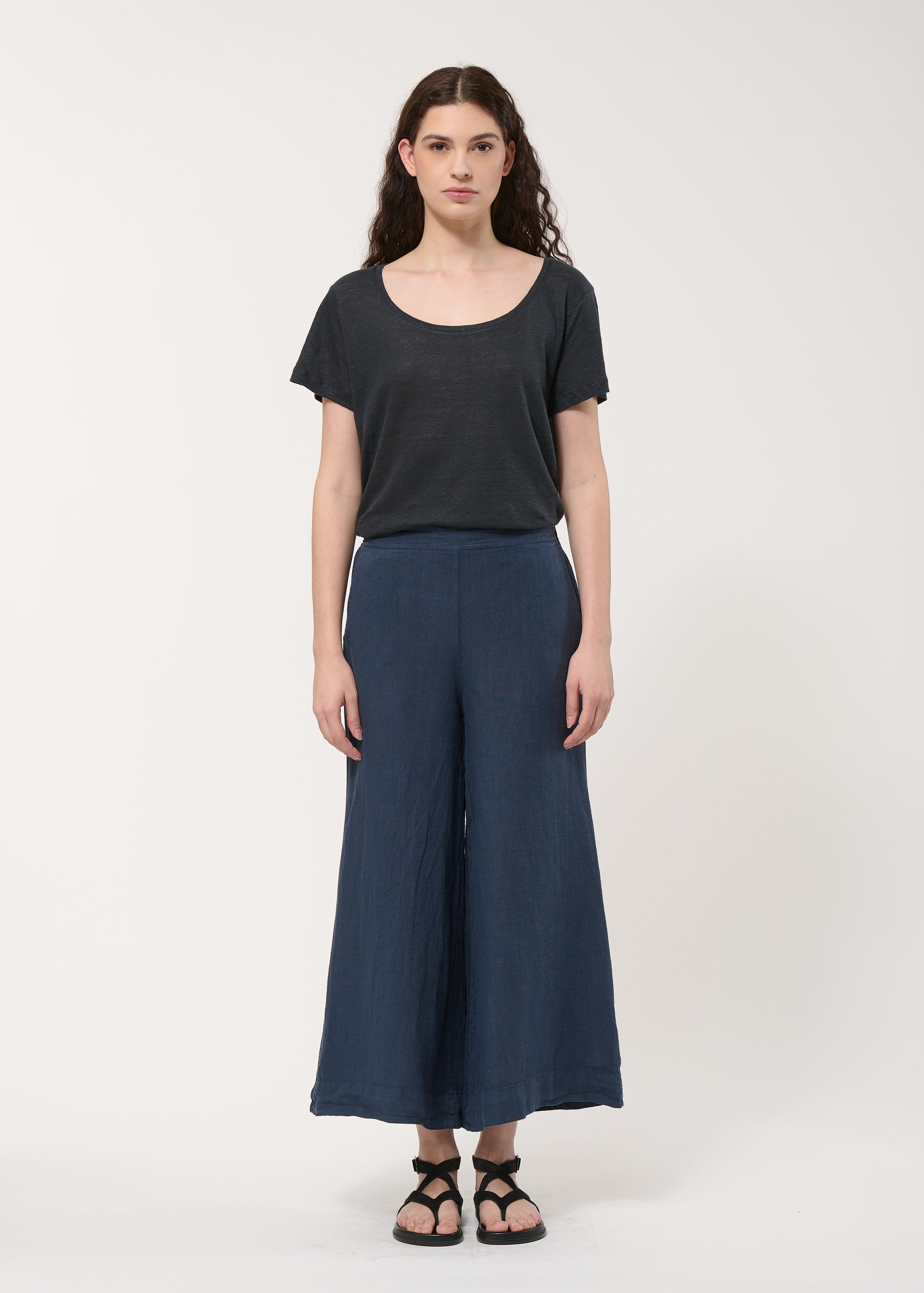 Pantalon cropped bleu en lin - NAVY#couleur_NAVY