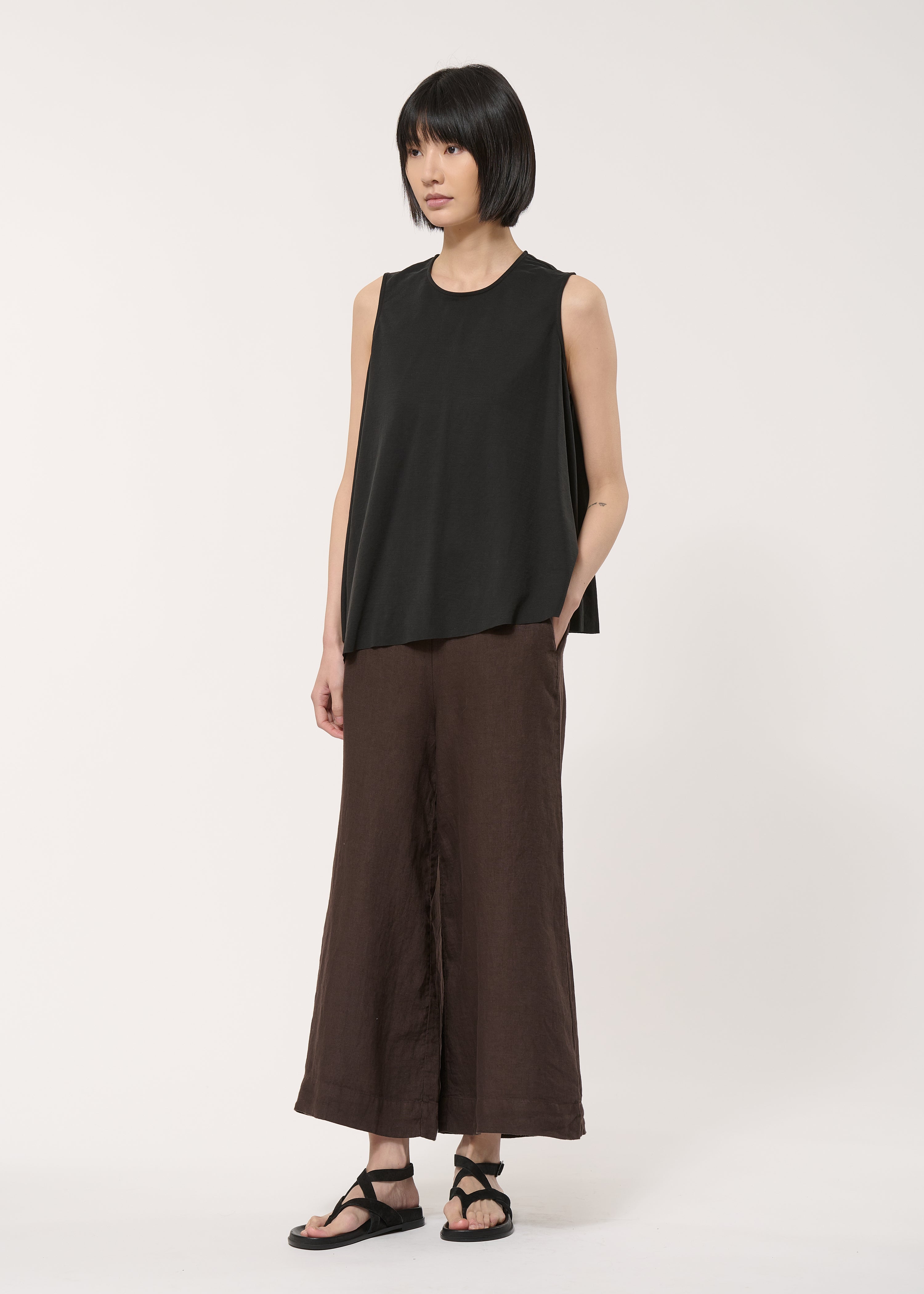 Pantalon cropped marron en lin - CHOCOLAT#couleur_CHOCOLAT