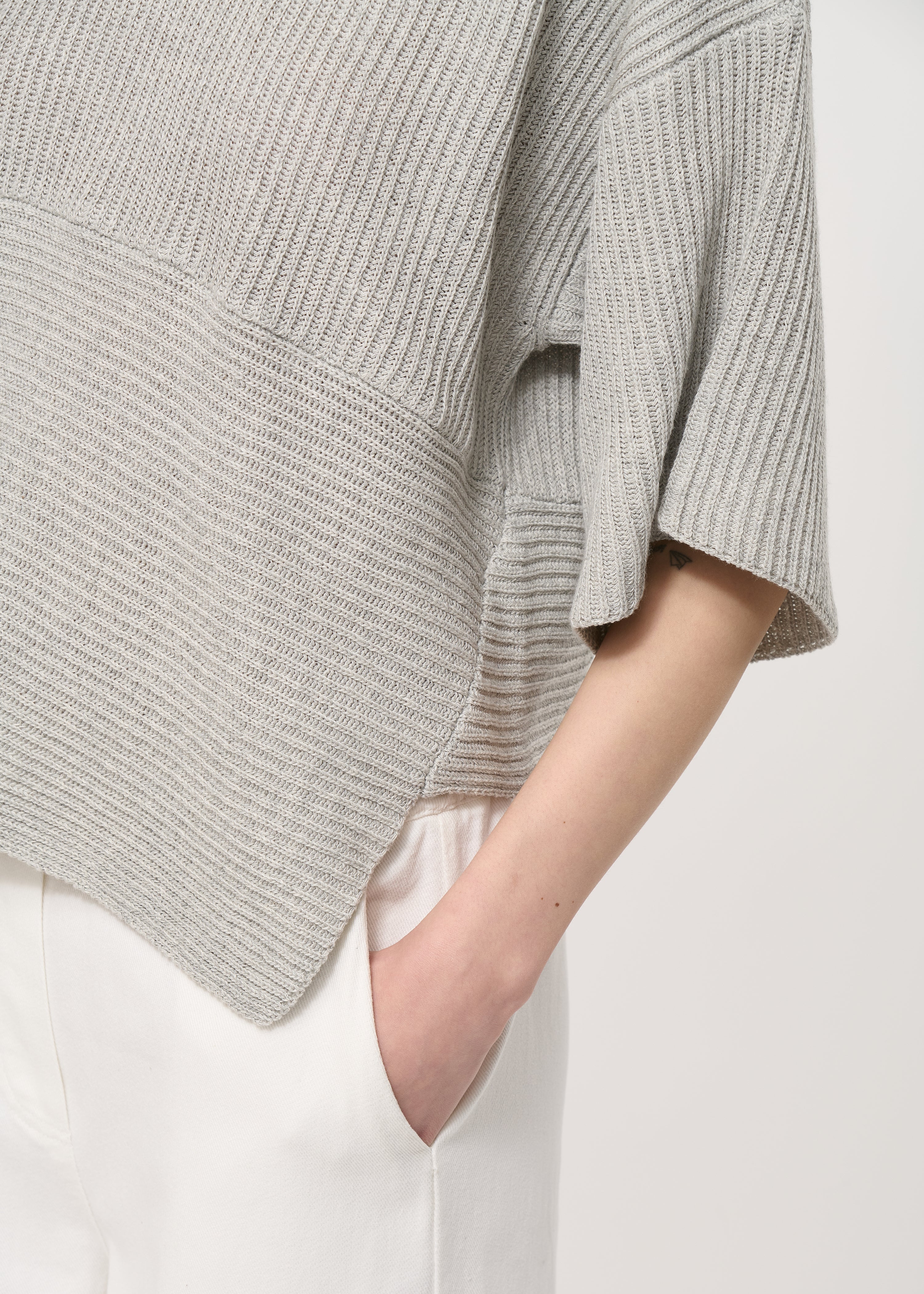 Pull gris asymétrique en maille - GRIS CHINE#couleur_GRIS CHINE