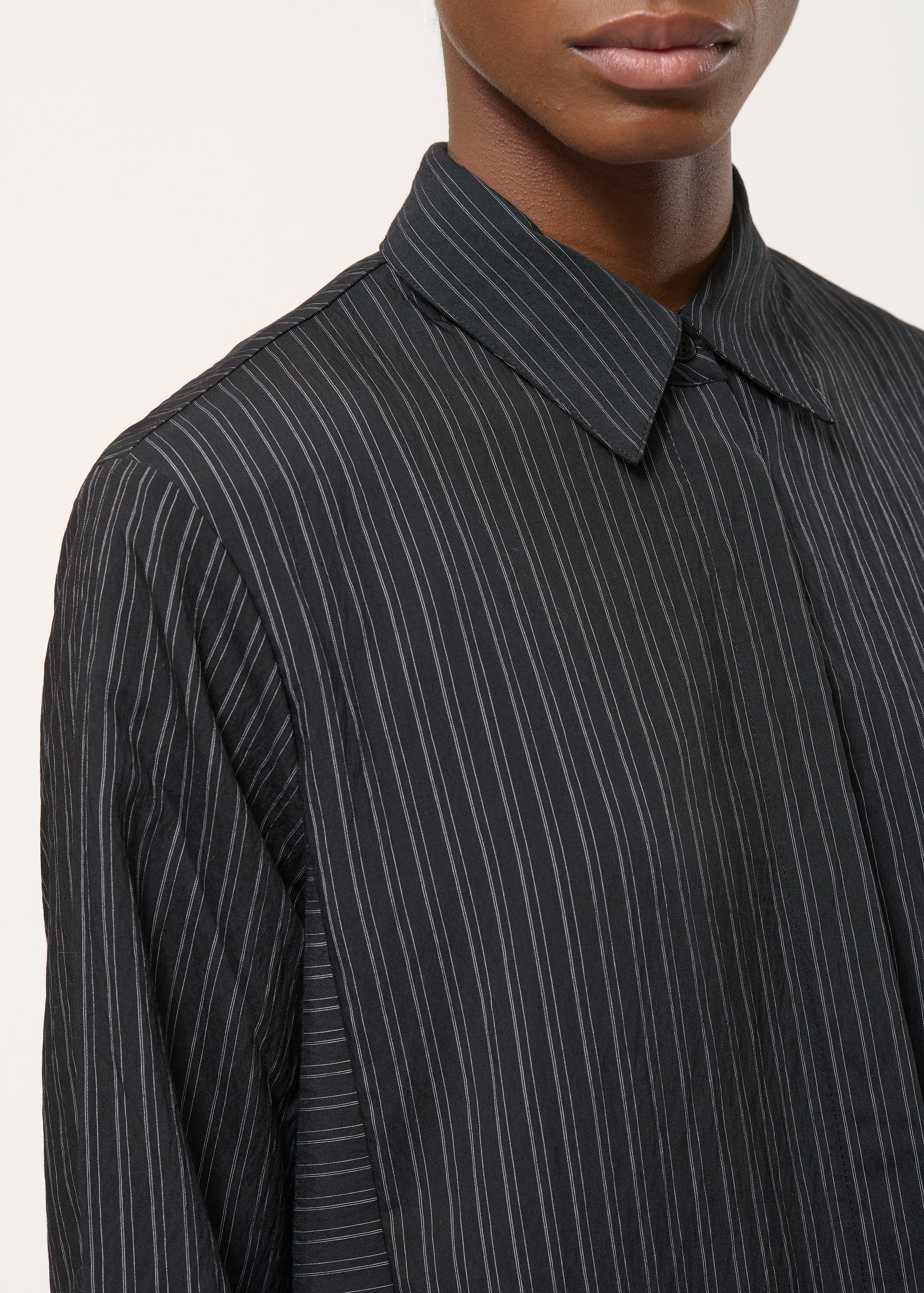 Robe chemise noire à fines rayures - NOIR#couleur_NOIR