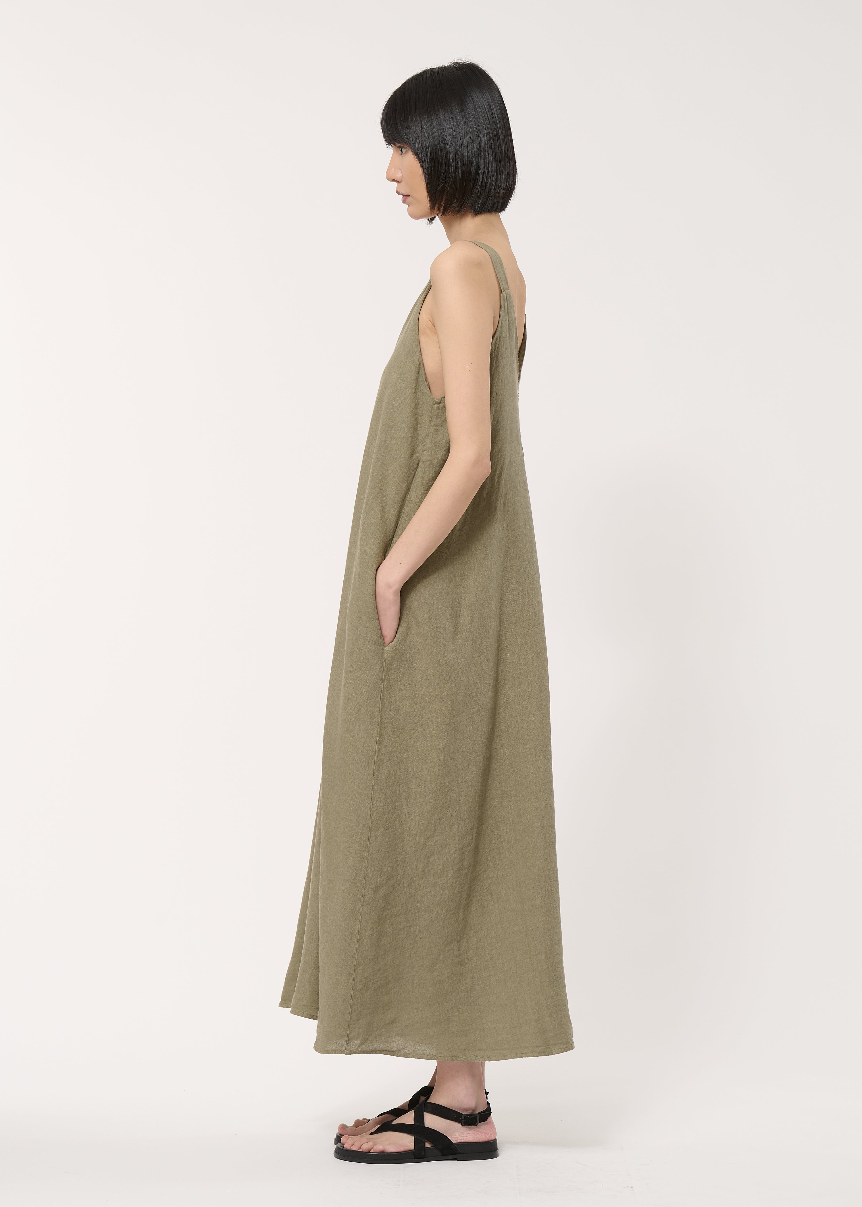 Robe longue kaki à bretelles en lin - ARMY#couleur_ARMY