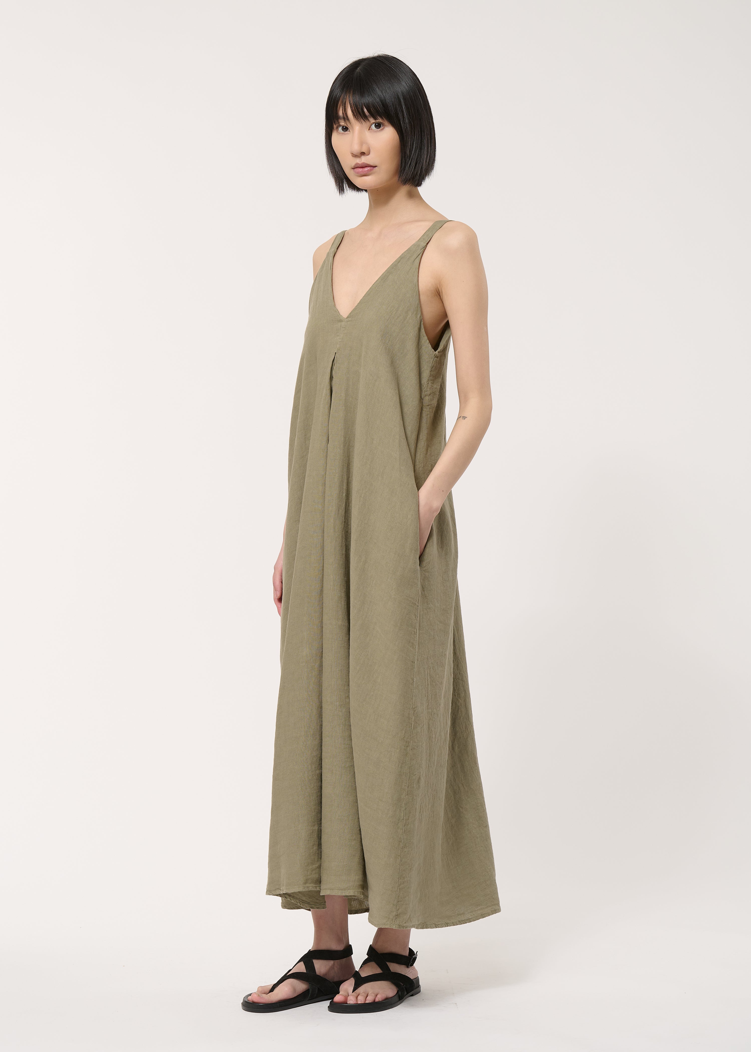 Robe longue kaki à bretelles en lin - ARMY#couleur_ARMY