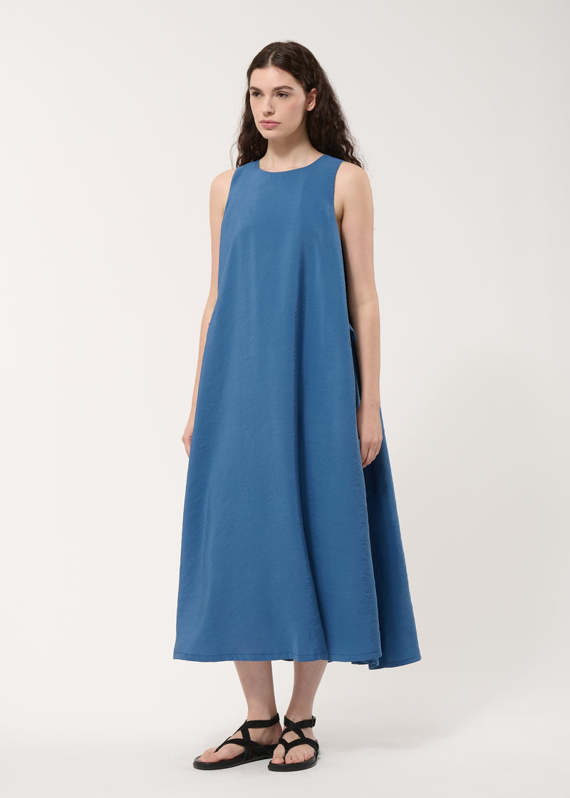Robe drapée bleue en modal gaufré - DENIM#couleur_DENIM