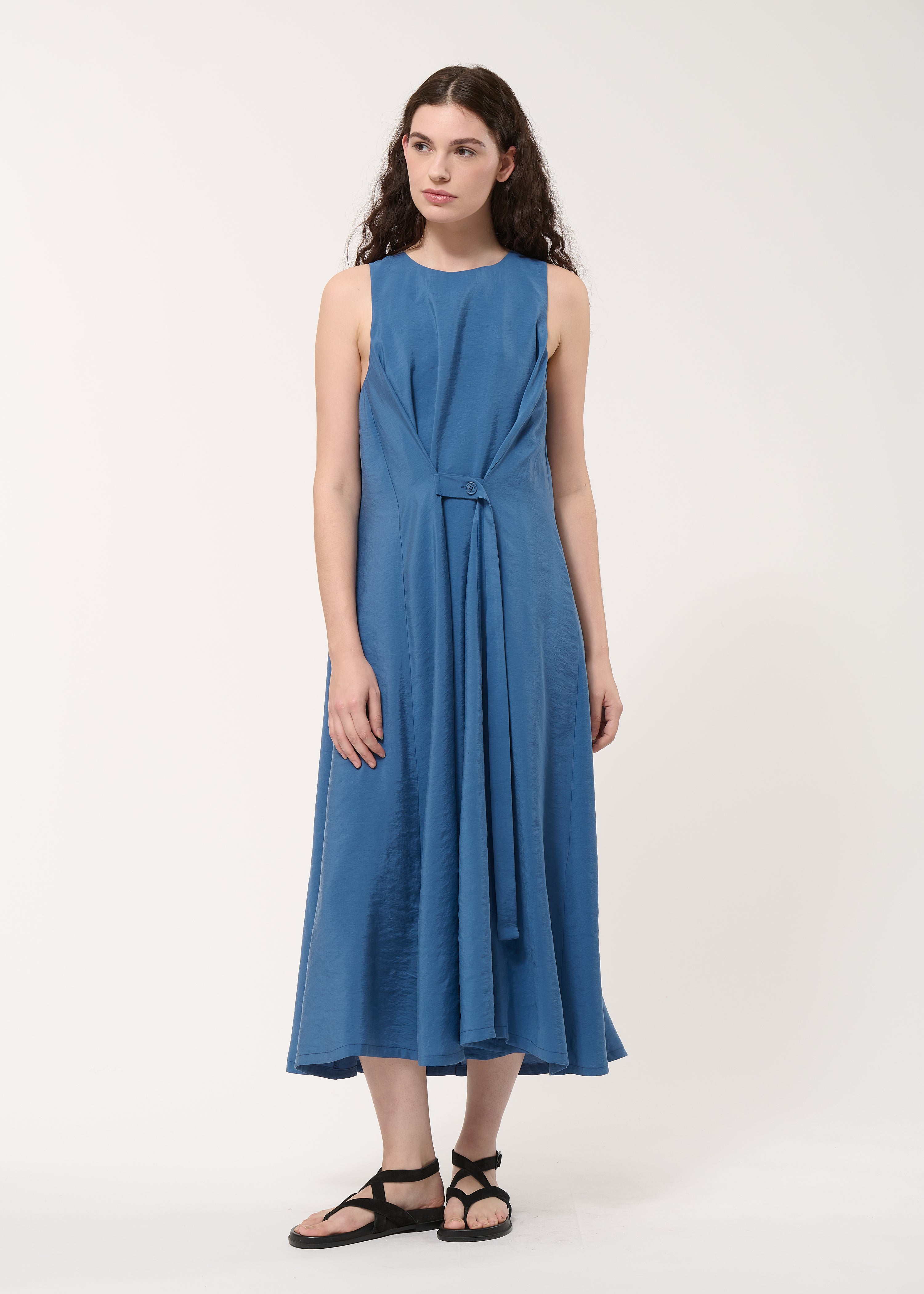 Robe drapée bleue en modal gaufré - DENIM#couleur_DENIM