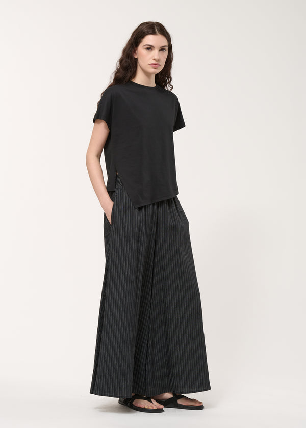 T-shirt asymétrique noir en coton biologique - NOIR#couleur_NOIR