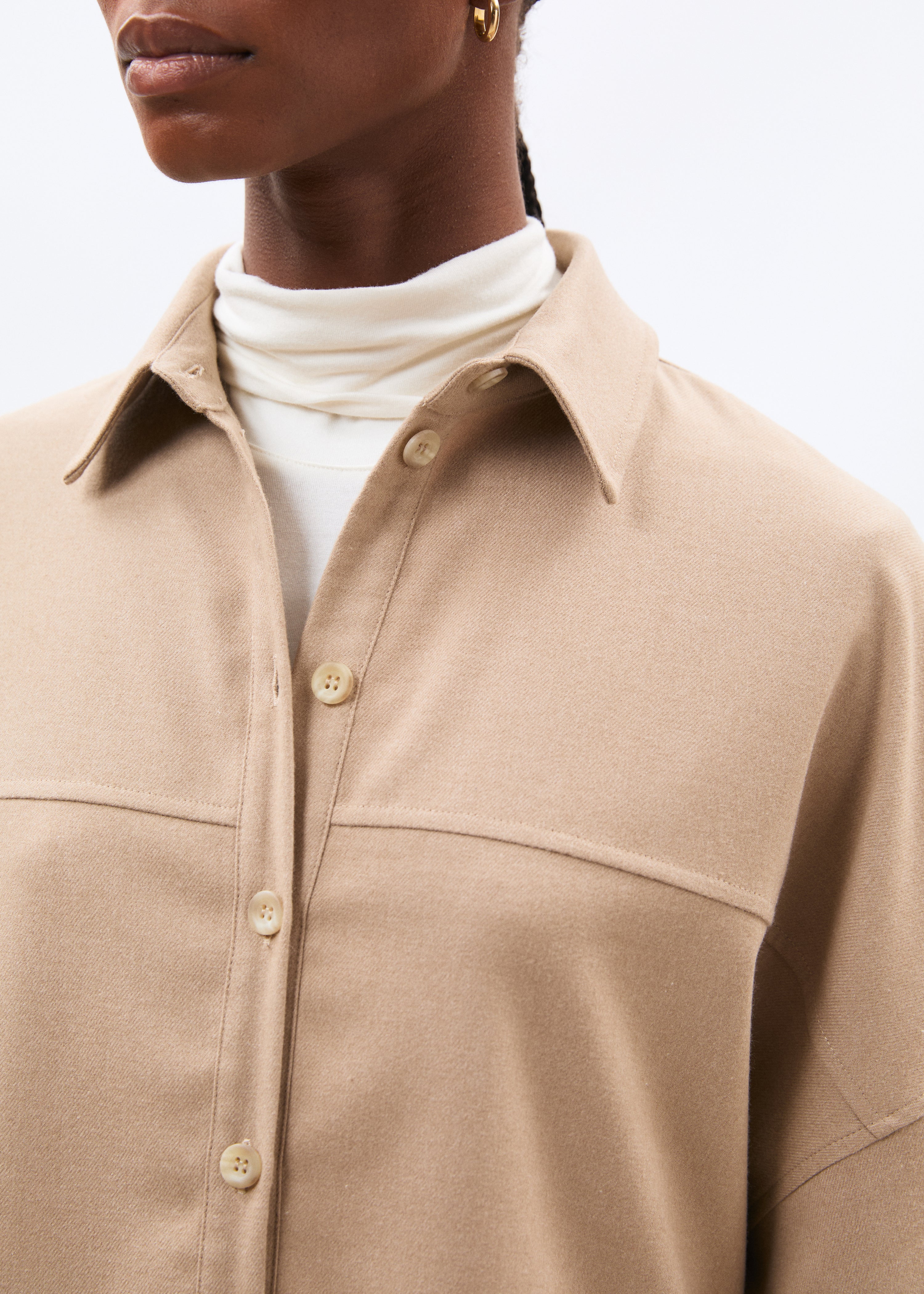 Chemise courte oversize beige en flanelle - SABLE#couleur_SABLE
