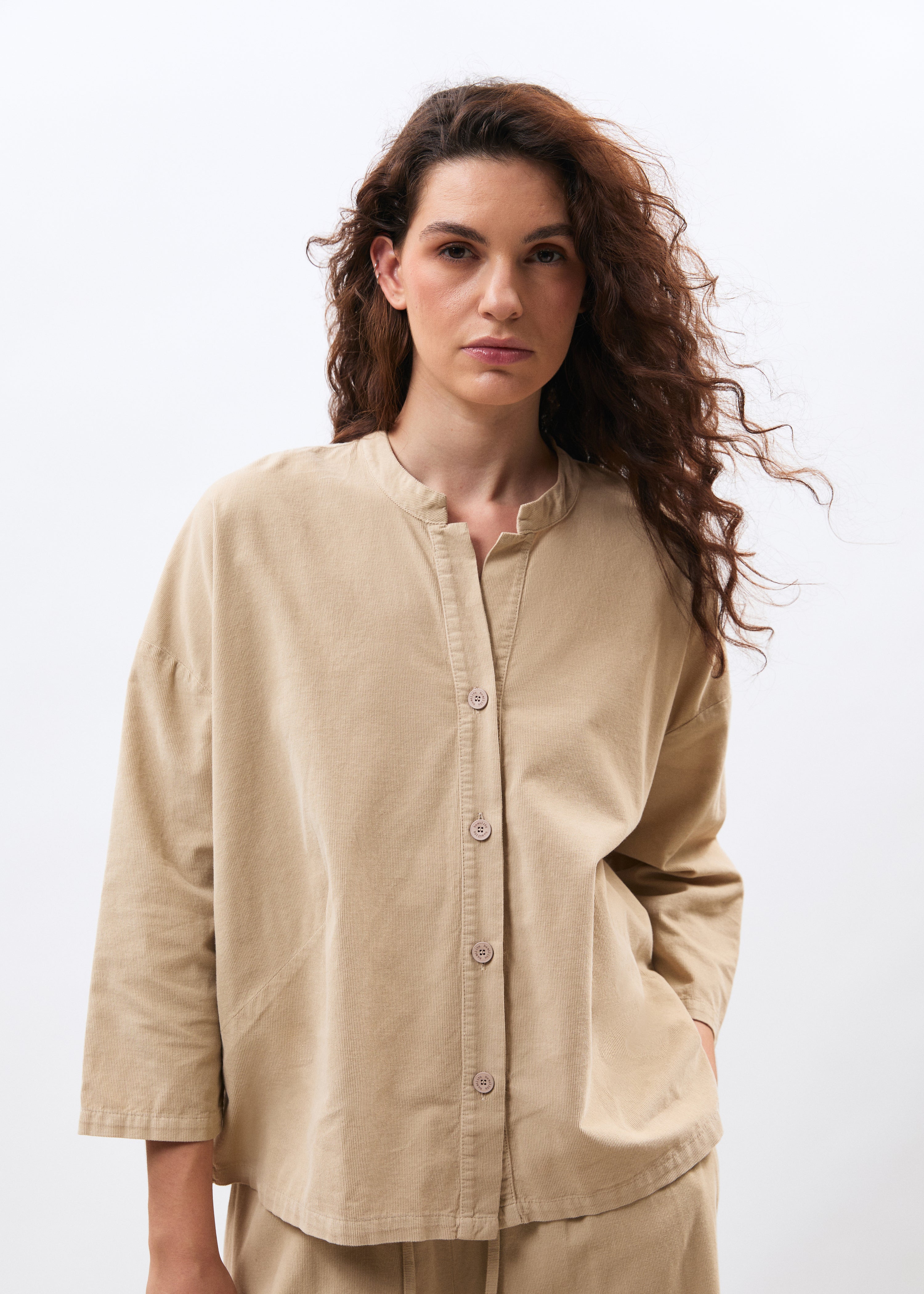 Chemise beige manches 3/4 en velours côtelé - SABLE#couleur_SABLE