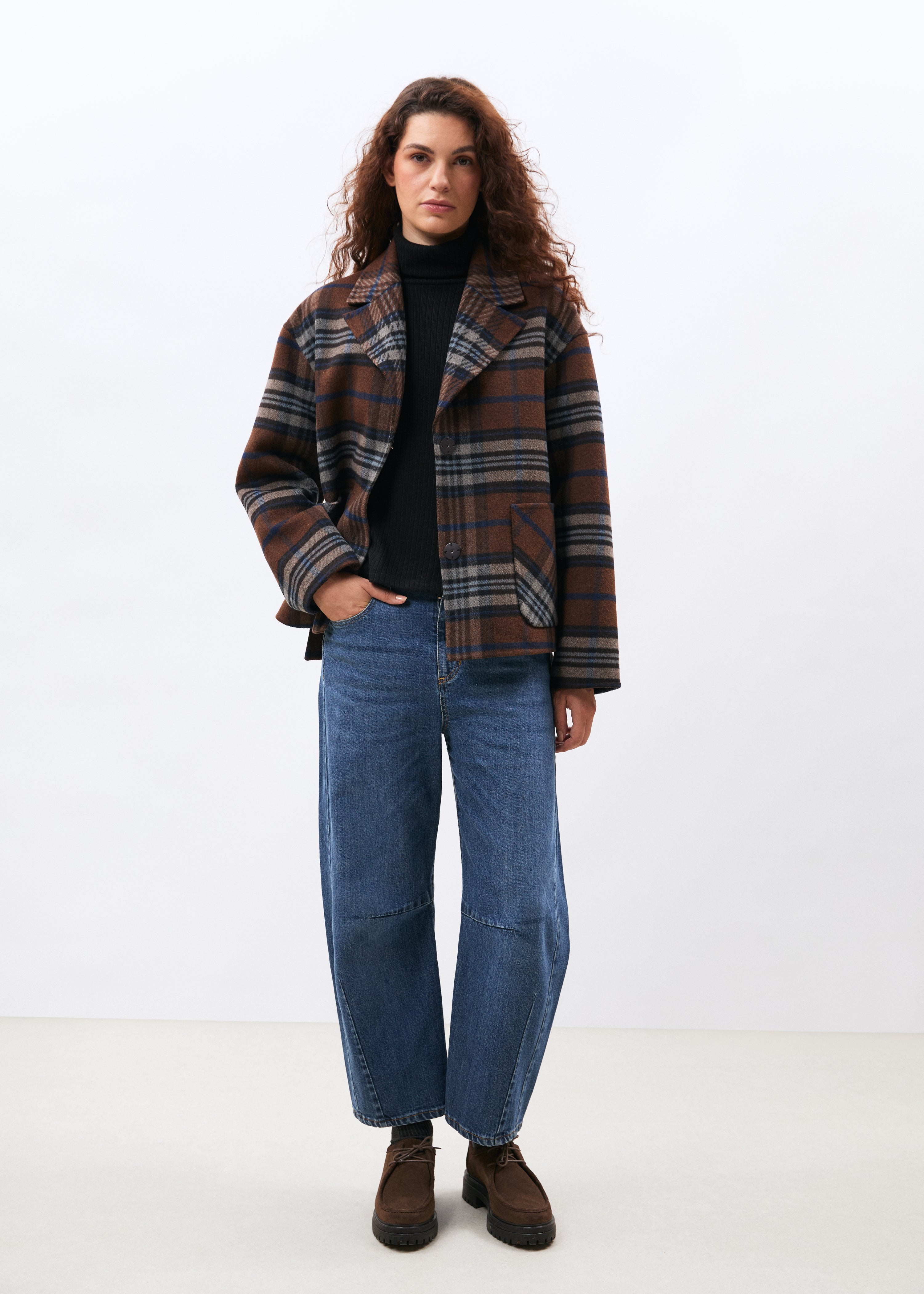Manteau court marron double face à carreaux - CHOCOLAT#couleur_CHOCOLAT