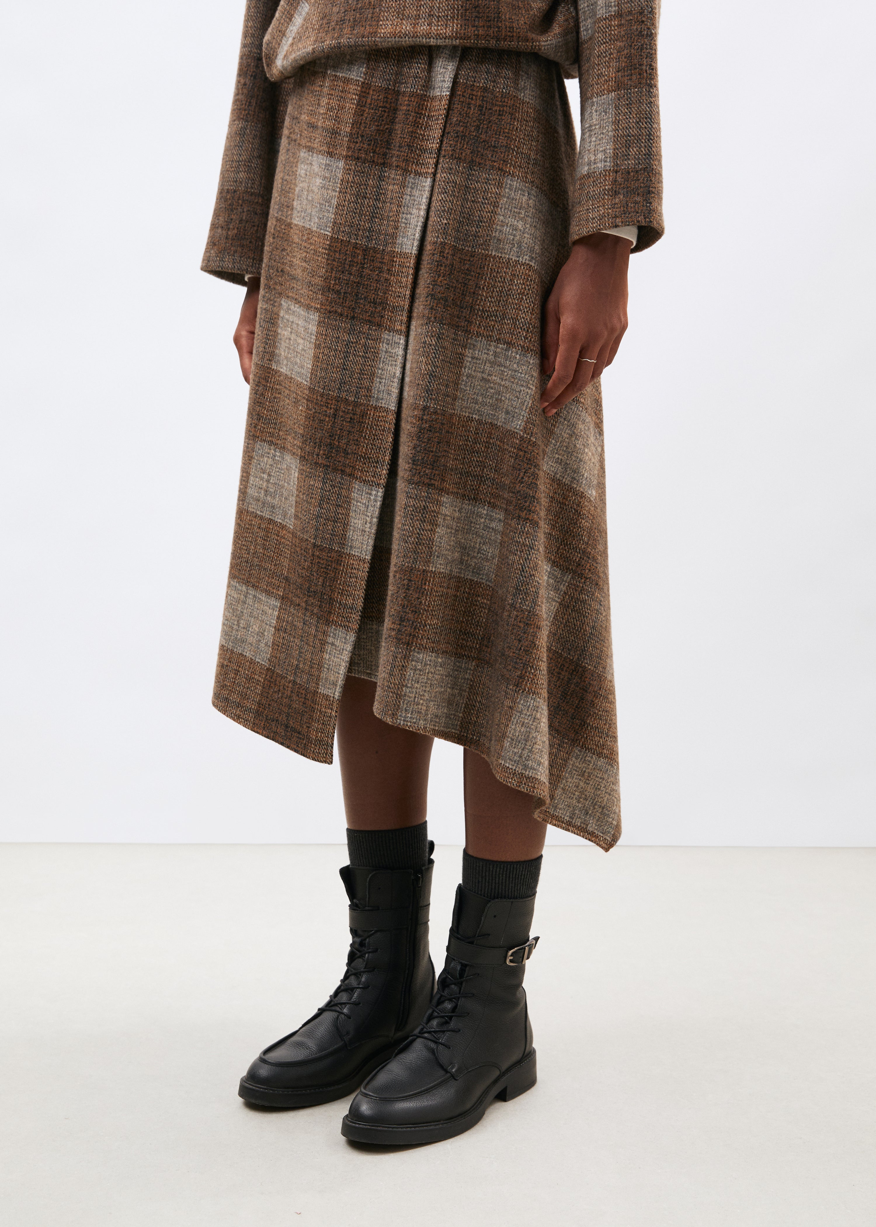Jupe asymétrique à carreaux marron en jersey - marron#couleur_marron