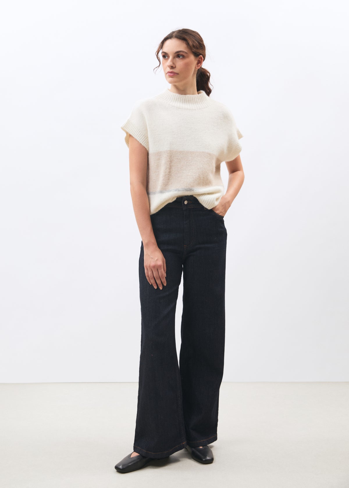 Pull écru à rayures sans manches en maille col montant - OFF WHITE/BEIGE#couleur_OFF WHITE/BEIGE