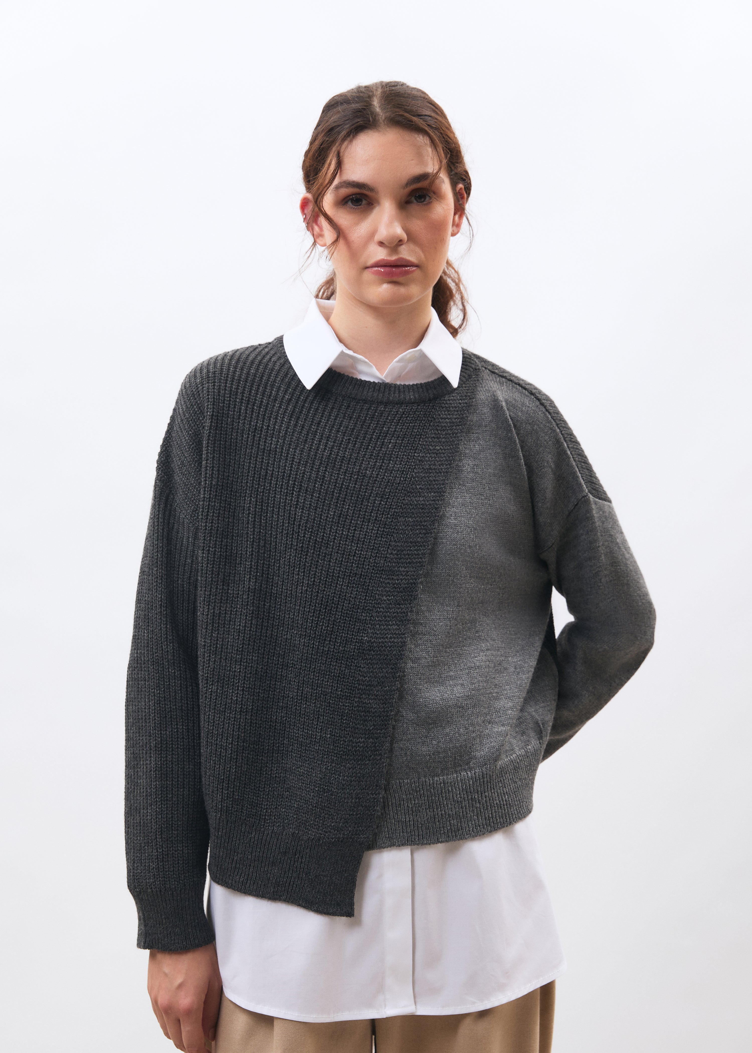 Pull gris en maille côtelée col rond - GRIS CHINE#couleur_GRIS CHINE