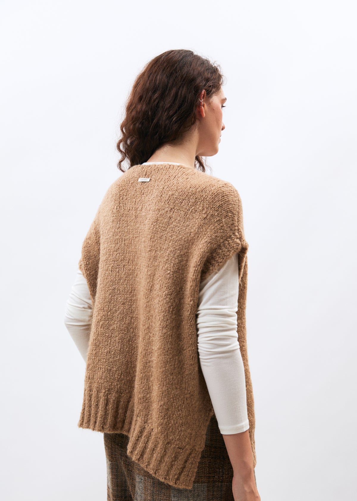 Pull terracotta sans manches en maille bouclette col V - SIENNE#couleur_SIENNE