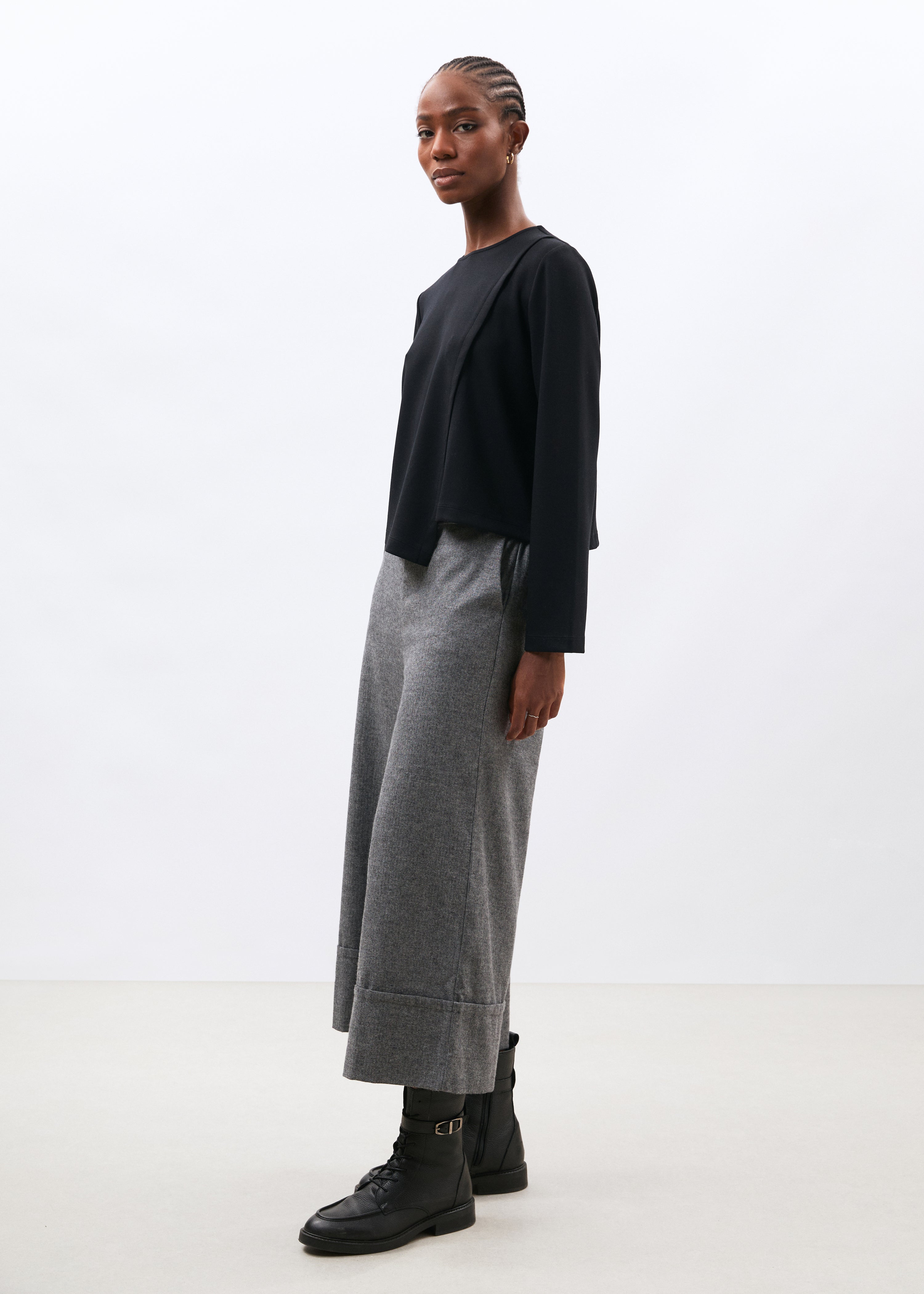 T-shirt noir asymétrique manches longues col rond - NOIR#couleur_NOIR